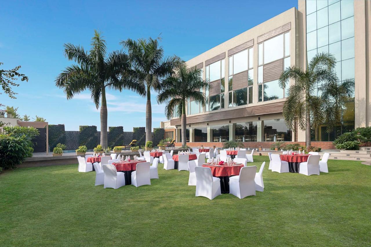 Country Inn & Suites By Radisson Jammu Exterior photo