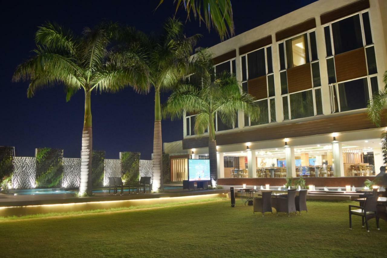 Country Inn & Suites By Radisson Jammu Exterior photo